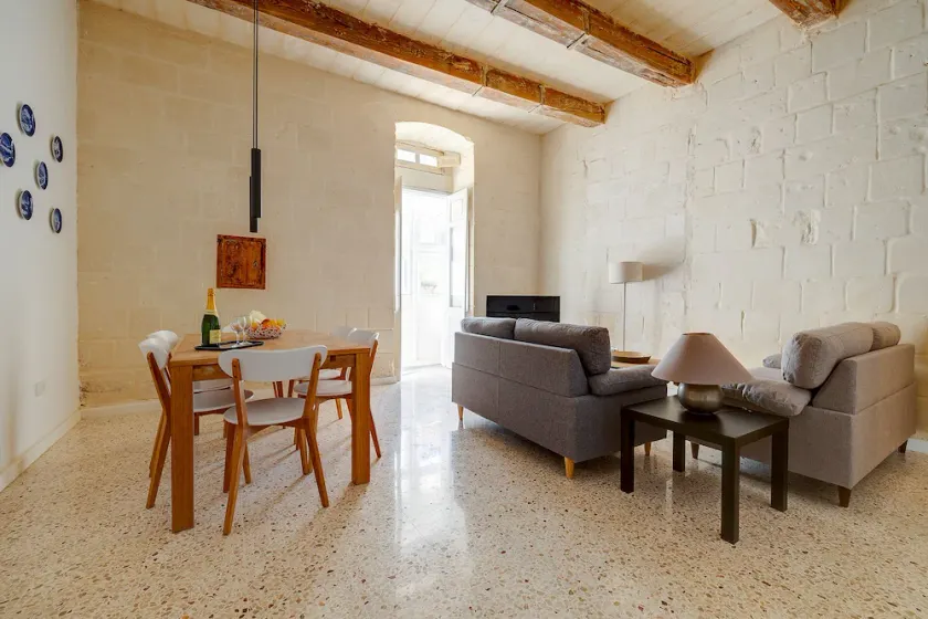 Comfy 2BR Flat in the Heart of Valletta by Buena Vista - Image 1