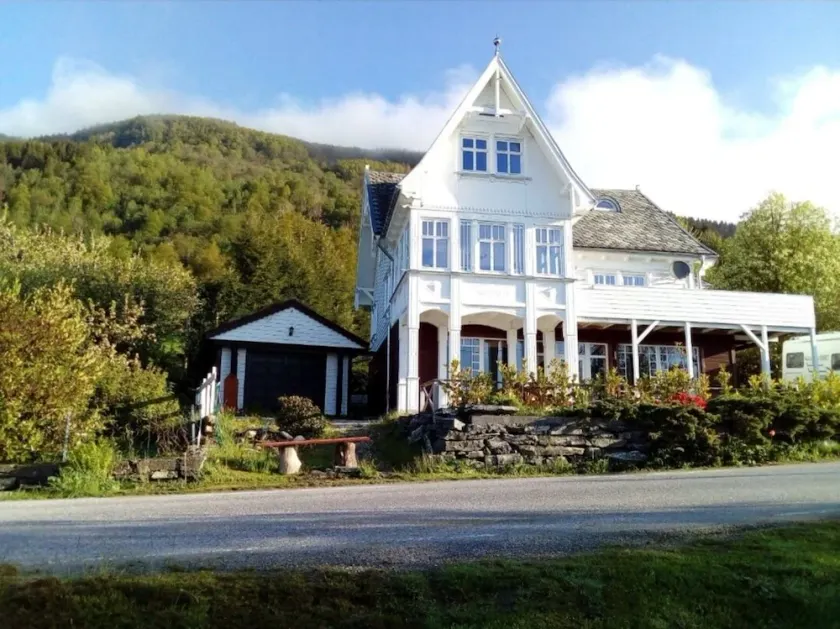 Cozy vacation apartment directly on the fjord - Image 1