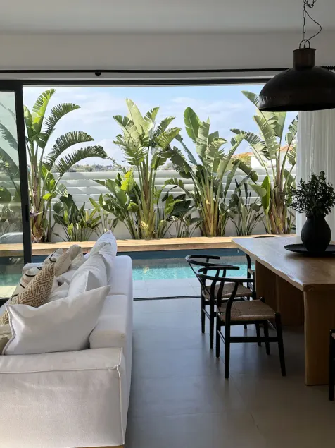 Lora Pearl Luxury Villa - Image 1