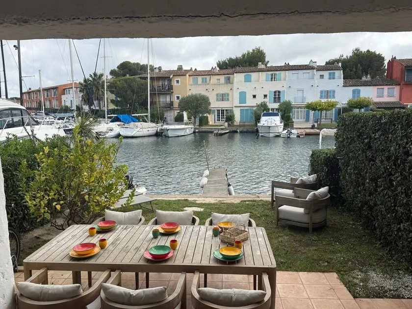 Ground floor apartment, prime location in Port Grimaud Spacious garden and mooring. - Image 1