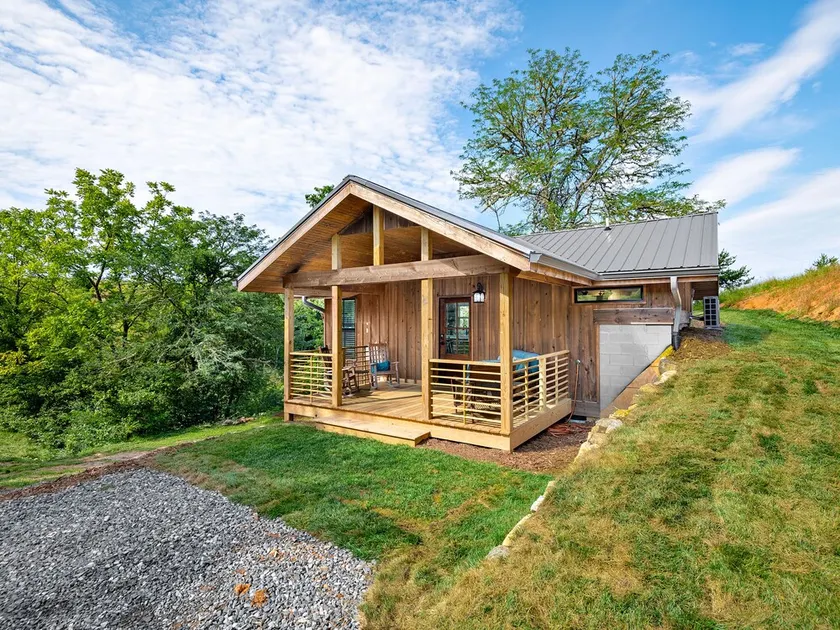 Private Quiet Mountain Modern Cabin! 25 mins from Downtown Asheville - Image 1