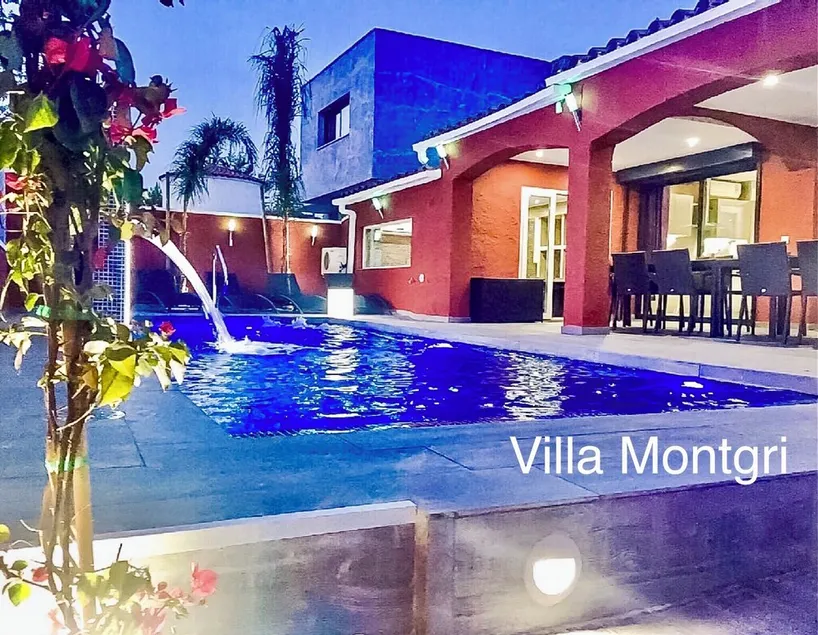 Great villa with 7 bedrooms, heated pool, whirlpool, air conditioning and wifi - Image 1