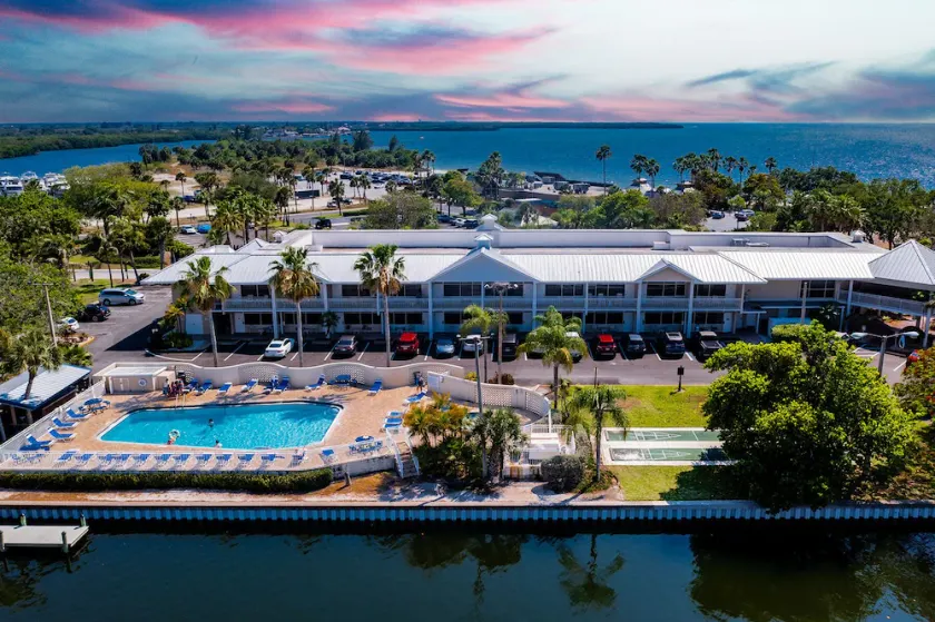 BEACH CONDO RETREAT W / WATER VIEW-HARBOUR (2 e étage) - Image 1