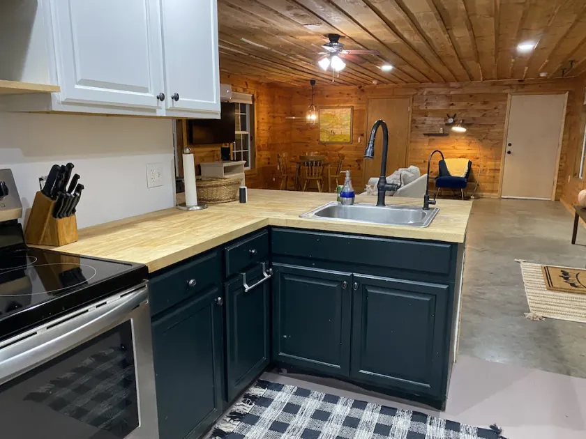 Trailboss Cabin near Mammoth Cave at Noble Pine Campground - Image 1