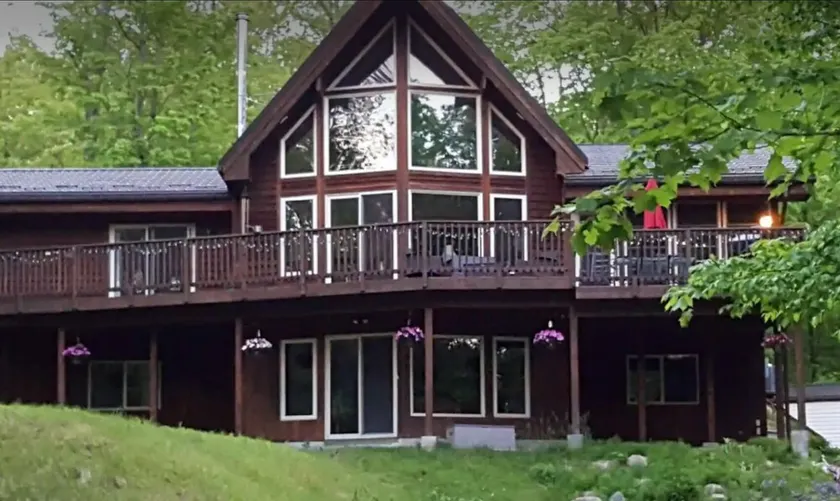 HOT TUB-Natural paradise, timber frame, sauna, close to Casino and ski hill. - Image 1