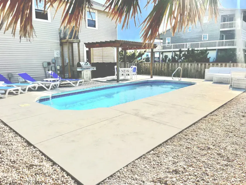 East End Cottage with Pool across the street from the Beach - Image 1