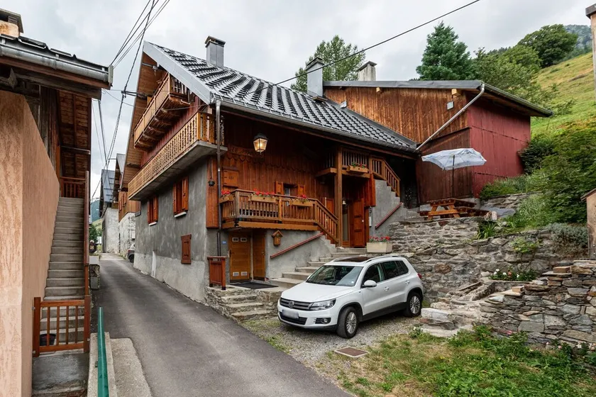 Chalet 'De Charme À La Montagne' mit Bergblick, privater Terrasse und WLAN - Image 1