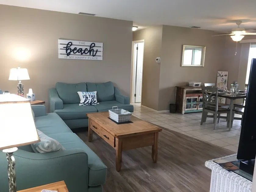 Comfy home w/ screened in lanai, near golf, shops, 5 miles to beautiful beaches! - Image 1