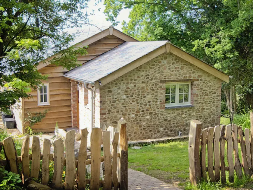 2 bedroom accommodation in Axminster, near Lyme Regis - Image 1