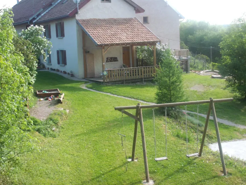 Cottage situato nel cuore del sito classificato dei 7 laghi e delle cascate di Hérisson. - Image 1