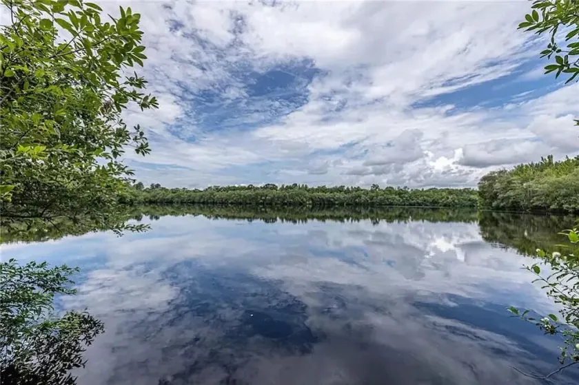 Peaceful Cabin w/ Large Lake and pool - 132 acres. - Image 1
