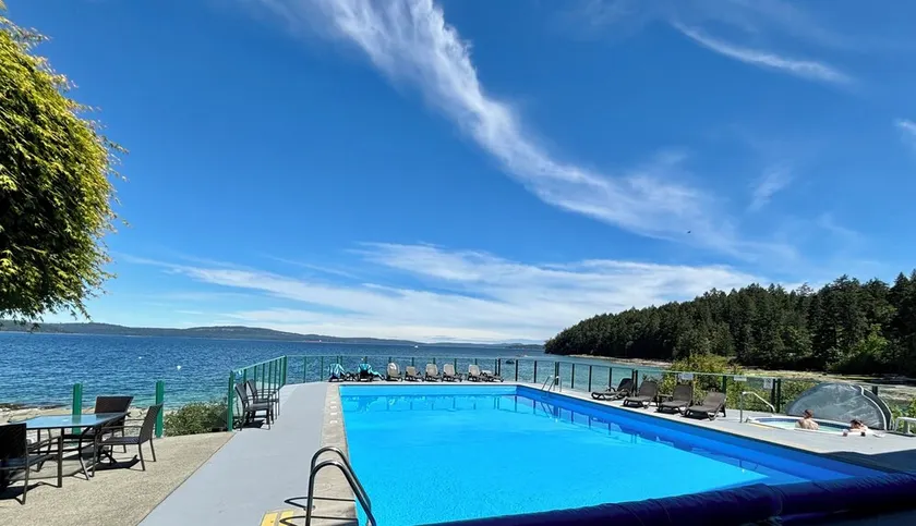 \"INN OF THE SEA\" : A Vancouver Island Waterfront Vacation Paradise: - Image 1