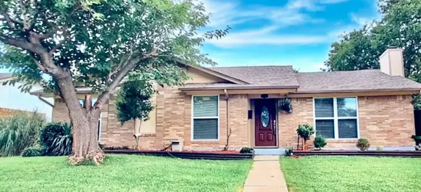 Beautiful and Cozy Home Across Street from Park - Image 1