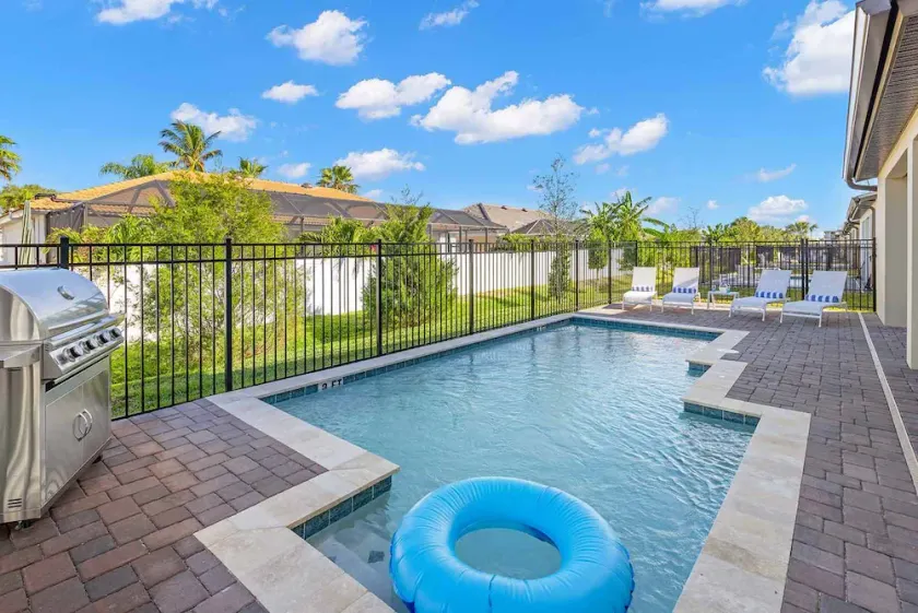 Trendy Tides | Deluxe Home w Private Pool - for Movie, Fashion, & Beach Lovers - Image 1
