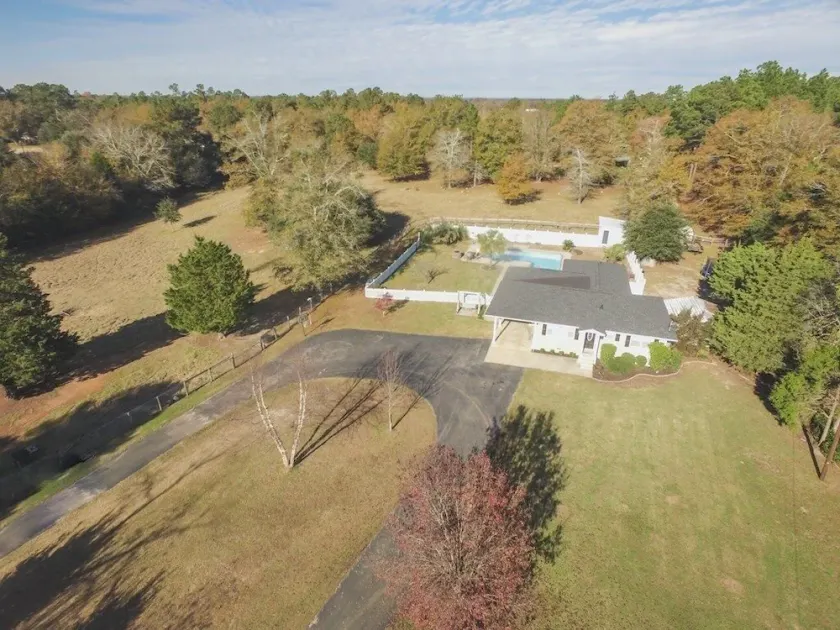 Privat Country hem med pool - Image 1