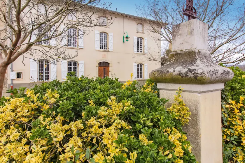 MANSION Ostal Cassinia - Image 1
