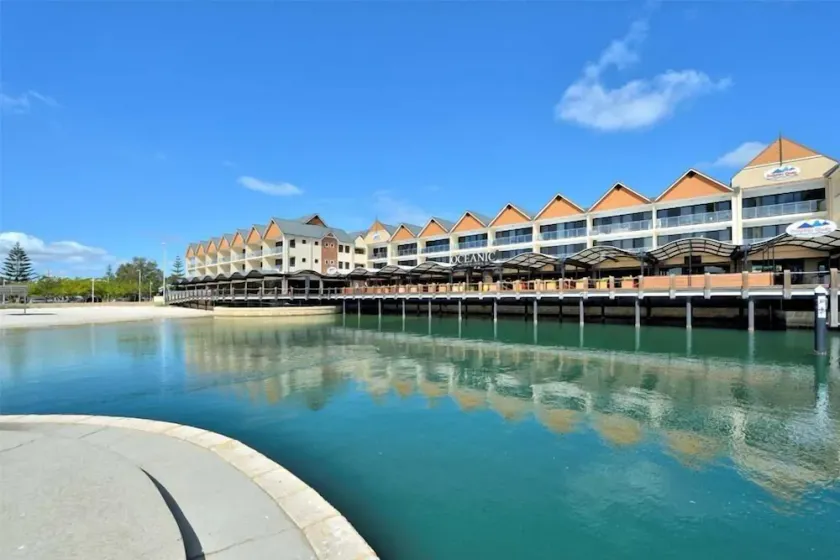 Dolphin Quay Apartments - Image 1
