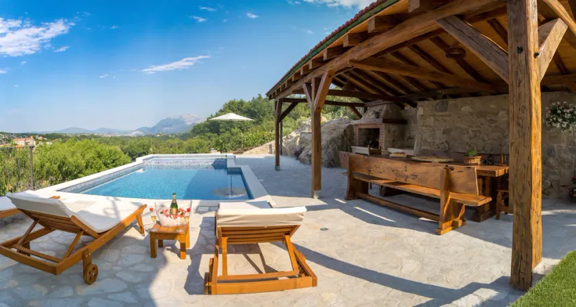 Villa with a view to nature, hydromassage heated pool, authentic stone property - Image 1
