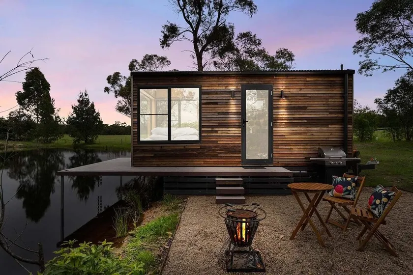 Getawayz NSW - 'Banksia' Designer Tiny Home w/ stunning dam views - Image 1