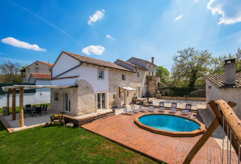 Fully fenced, pet-friendly, ideal for families - Image 1
