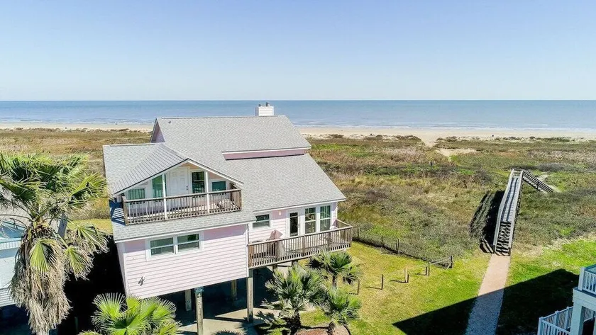 Beachfront Bliss: Steps to beach/Views, sleeps 14 - Image 1