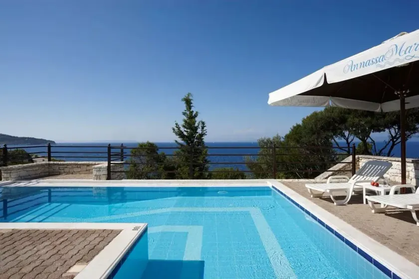 5 Bedroom Villa with Private Pool – Premium Rate - Image 1