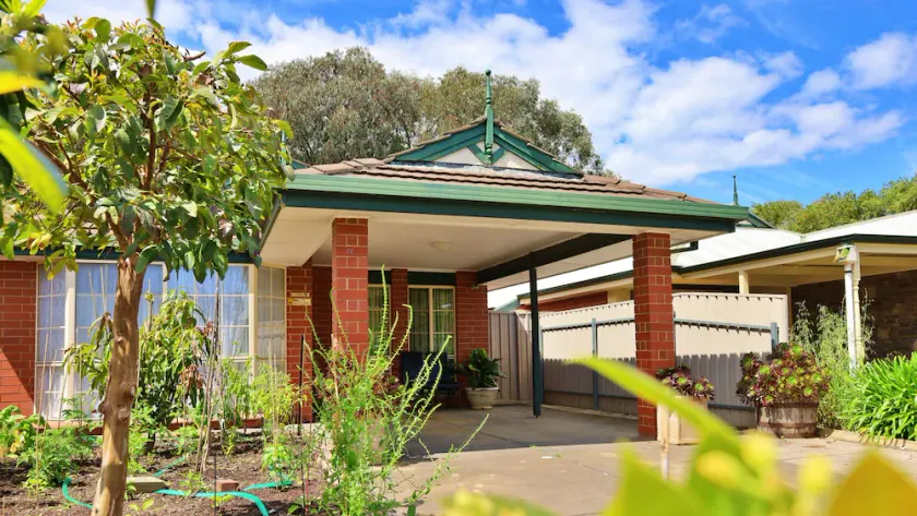 Holiday Home within walking distance from UniSA & Mawson Lakes Business Hub. - Image 1