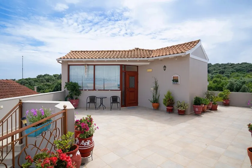 Lakis Apartment - Image 1