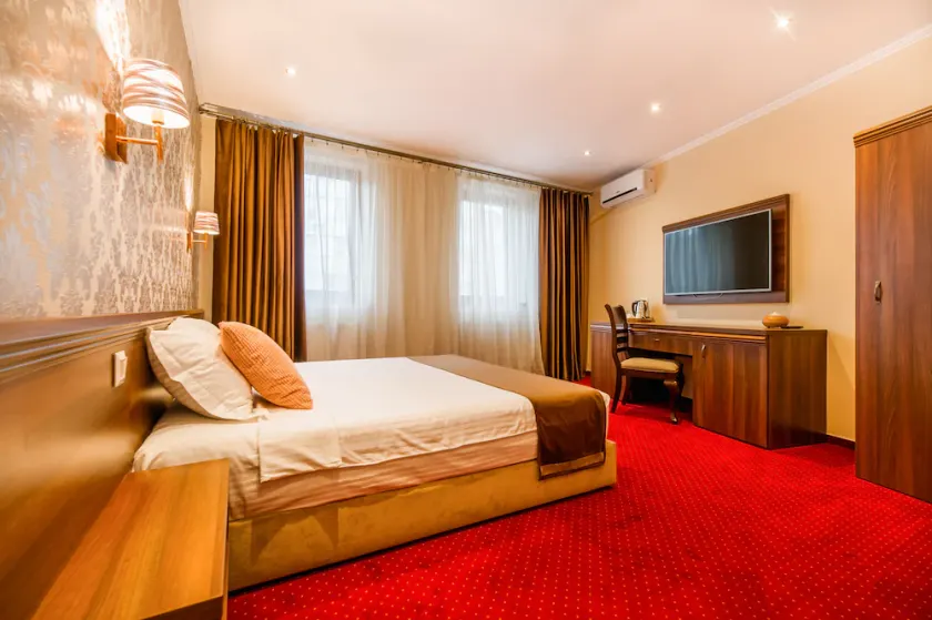 Best accomodation at 800m to Bucharest Old Town - Image 1