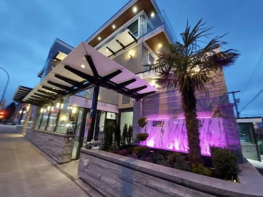 New Luxury 3 Bedroom Townhouse - Image 1