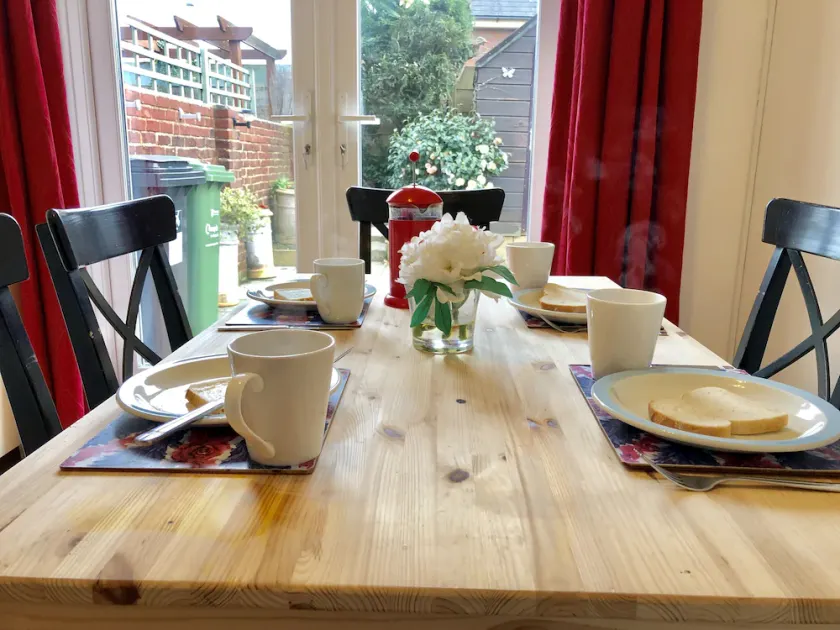 Two bedroom house welcomes families and pets - Image 1