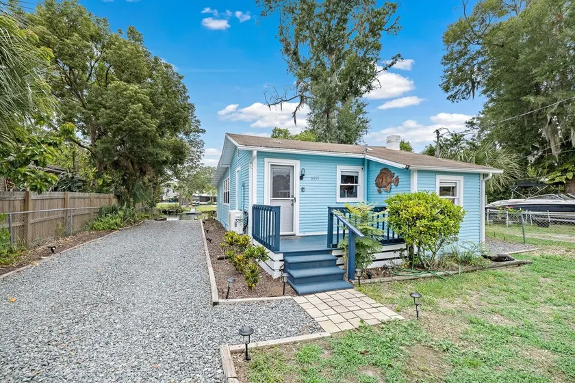 Pristine Waterfront Cottage - Home Away From Home!! - Image 1