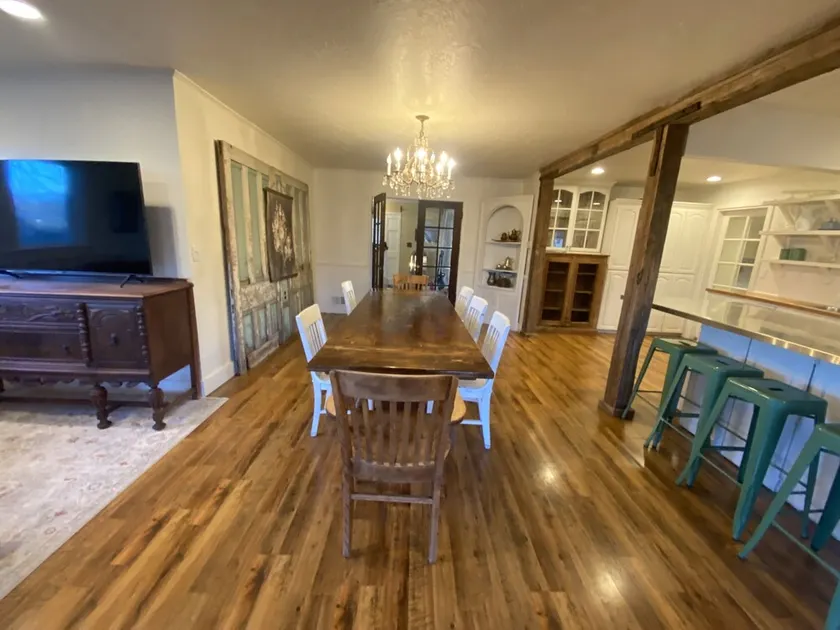 Charming Spacious Country Home 15 min from Logan. - Image 1