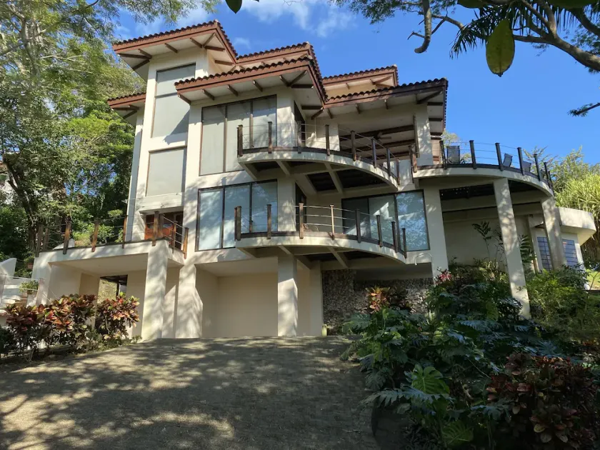 Gorgeous villa with ocean view 5 minute walk to Samara Beach - Image 1