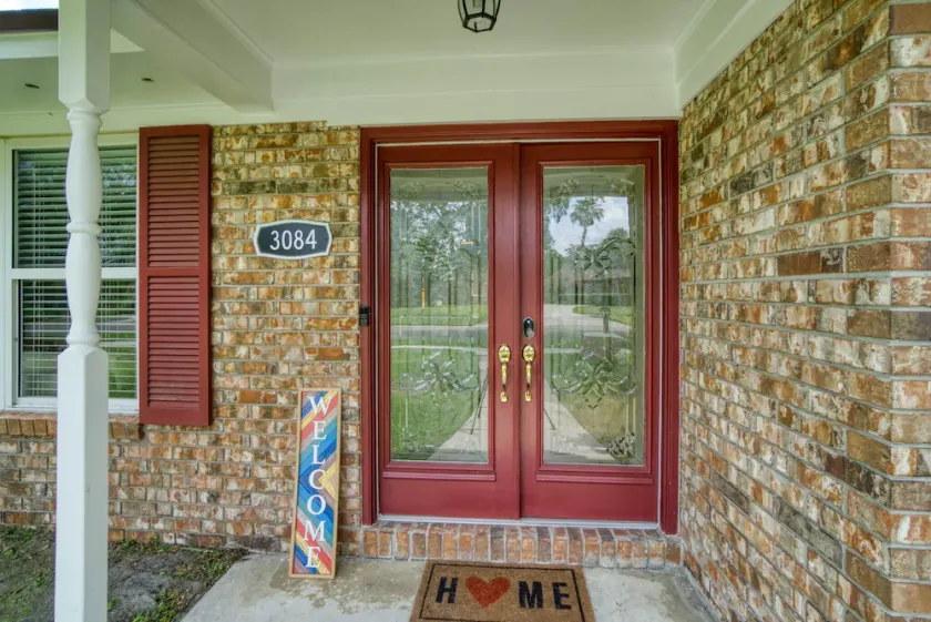 Quiet Convenient pool home, centrally located - Image 1