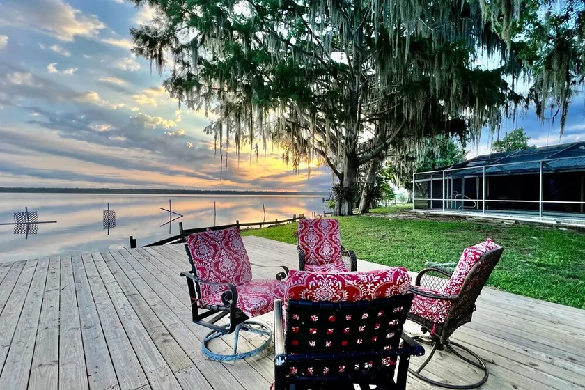 Peaceful & stylish pool home with gorgeous lake views - Image 1