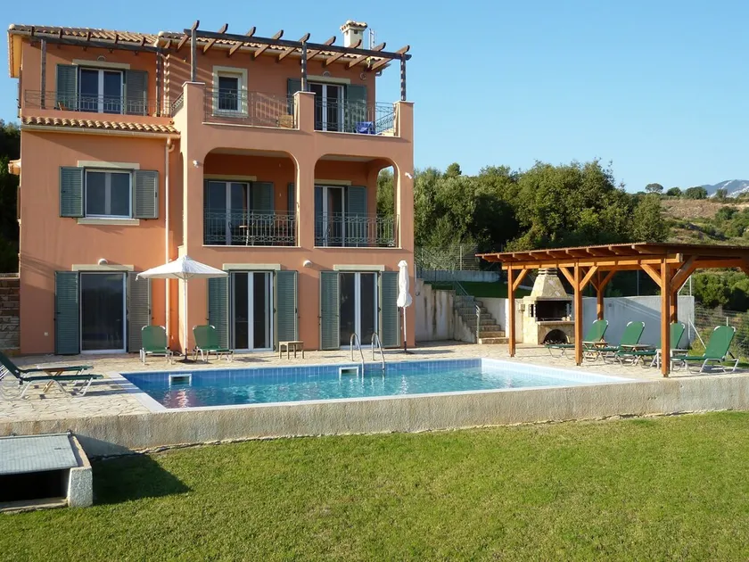 Beautiful five bedroom villa with sea views and pool in Kefalonia - Image 1
