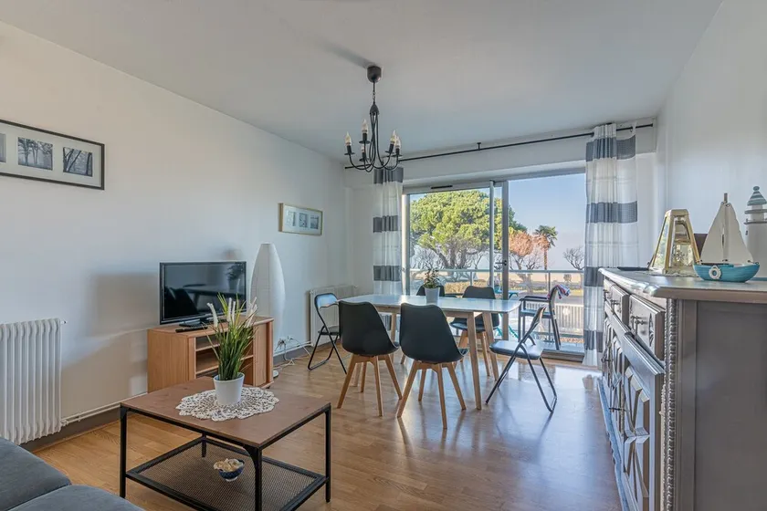Holiday Apartment \"Appartement vue mer Arcachon\" with Sea View, Balcony & Wi-Fi - Image 1