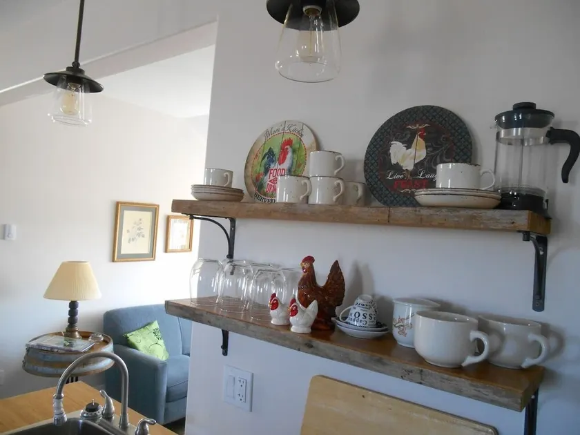 Royal Road Retreat ~ Cheesemaker’s Loft (sleeps 6 max) - Image 1