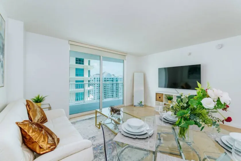 TC-3406 · Lovely 2BR Rental in the Heart of Brickell - Image 1