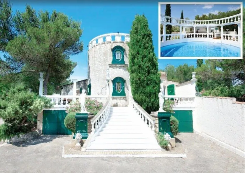 Unique hilltop villa in Provence, stunning private pool, 6+bdrms + optional gite - Image 1
