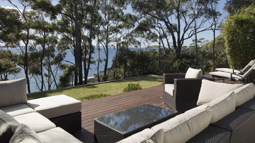 Ocean views, 3 min walk to Bannisters & Mollymook beach. Private, expansive deck - Image 1