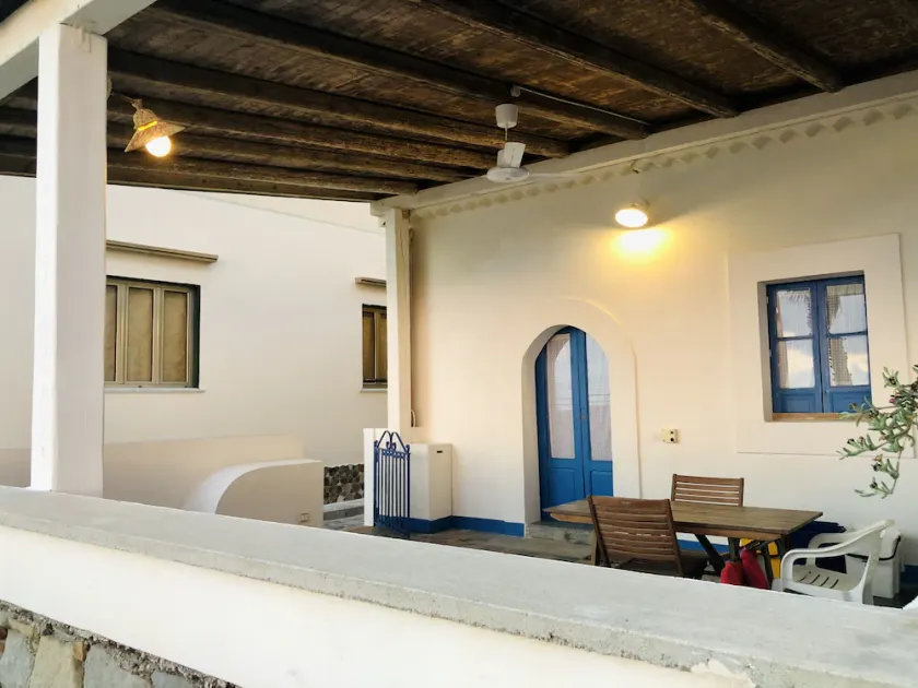 Old fisherman's house overlooking the sea, along the Capo d'Orlando promenade - Image 1