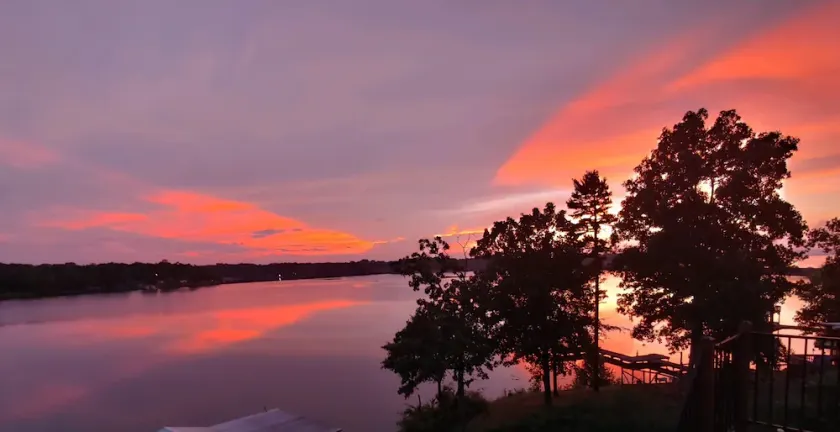 \"Sunset Hideaway\" Lakefront Weiss Lake with large private dock - boats welcome! - Image 1