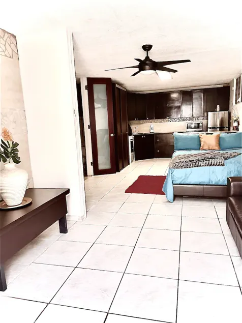 Safe Oversized studio close to Beaches and Airport - Image 1