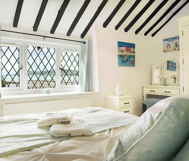 Beautiful Beach Front Cottage - Image 1