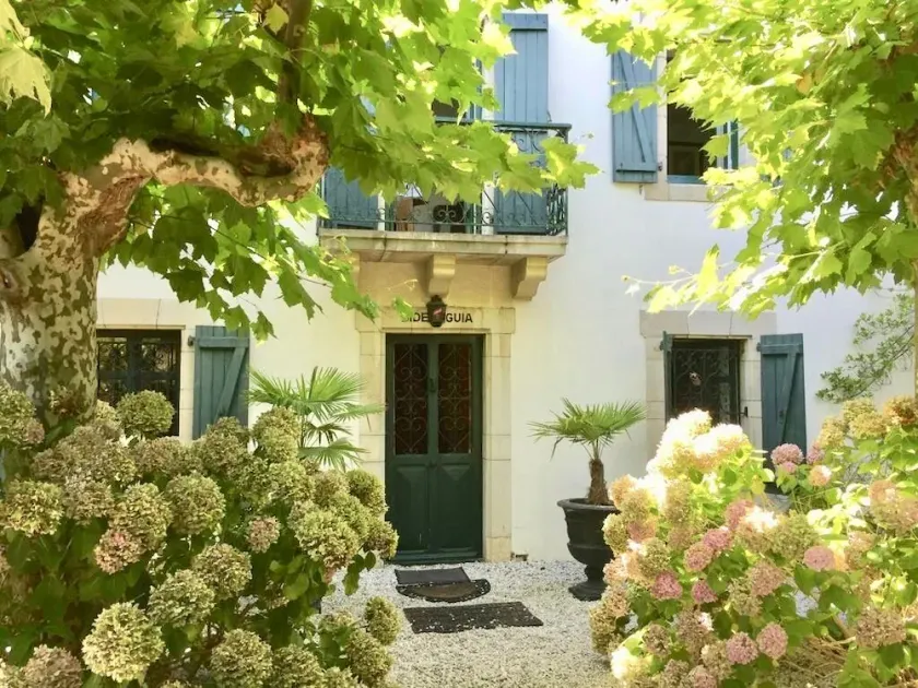 Appartment in an old charming family house, in the historical Guethary (the basque Riviera) - Image 1