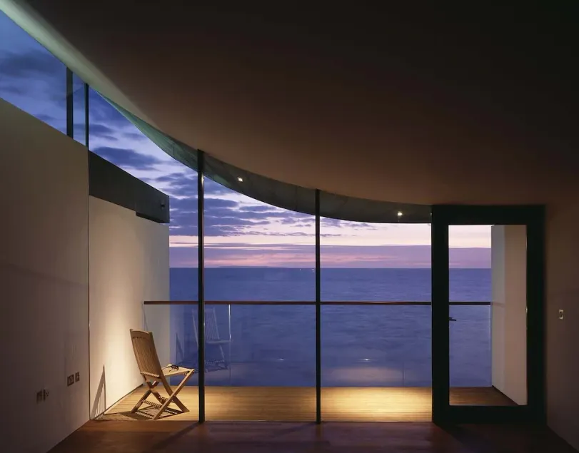 2: Apartment with Magnificent Sea Views - Image 1