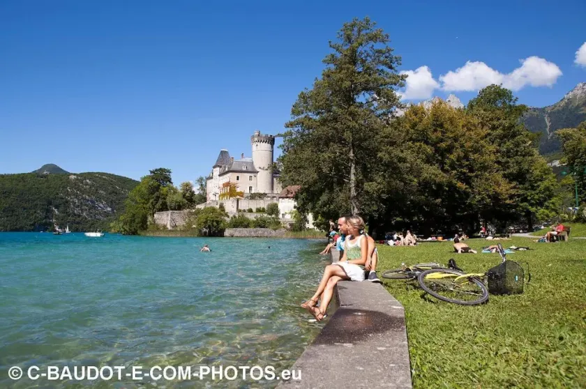 100m2 house 130m from Lake Annecy. Large sunny terraces. - Image 1