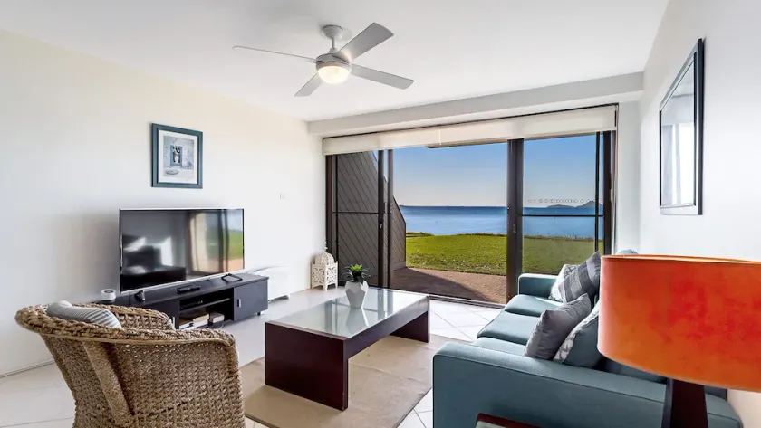 Harbourside Unit 2 7 Soldiers Point Road - Image 1
